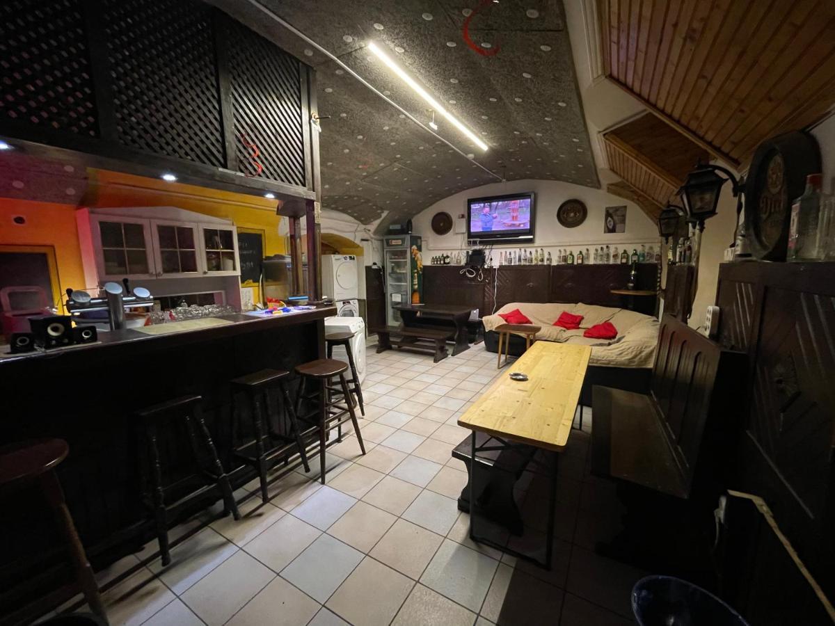 Whole Basemenet Former Pub4 Stag Do/Hen Party Budapest Exterior photo